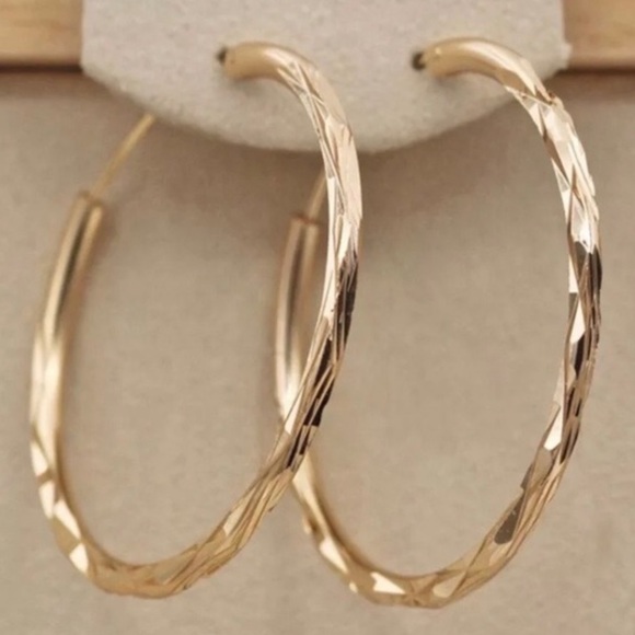 ***New 18K Gold Hoop Earrings - Picture 2 of 6